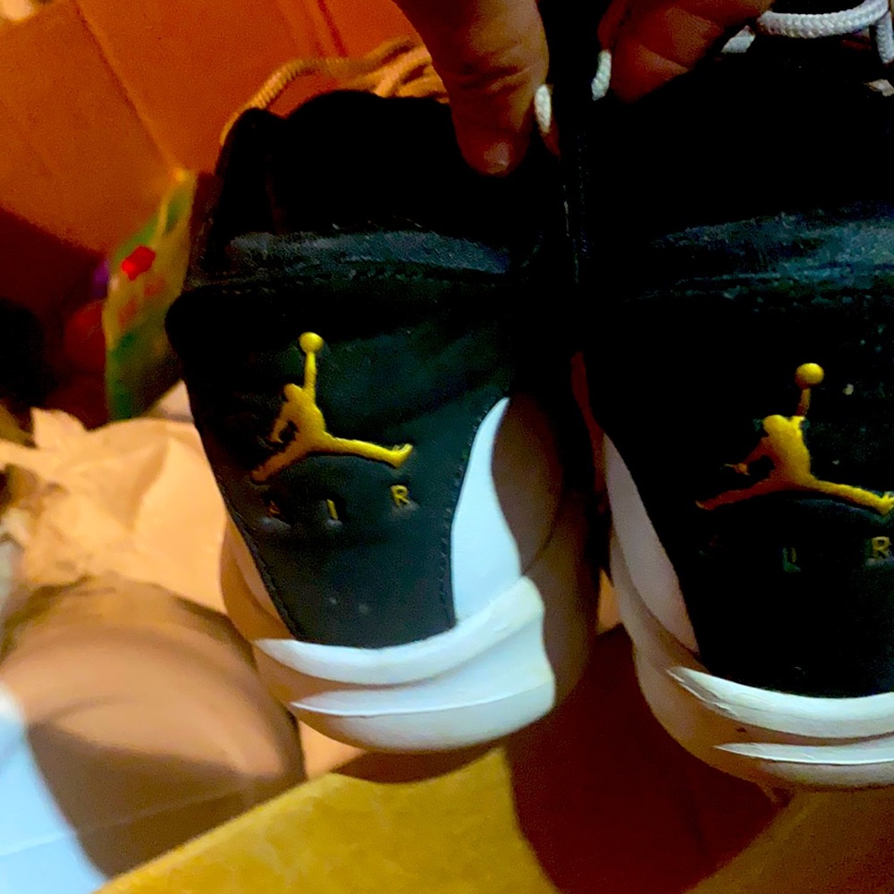 Air Jordan, youth size 5